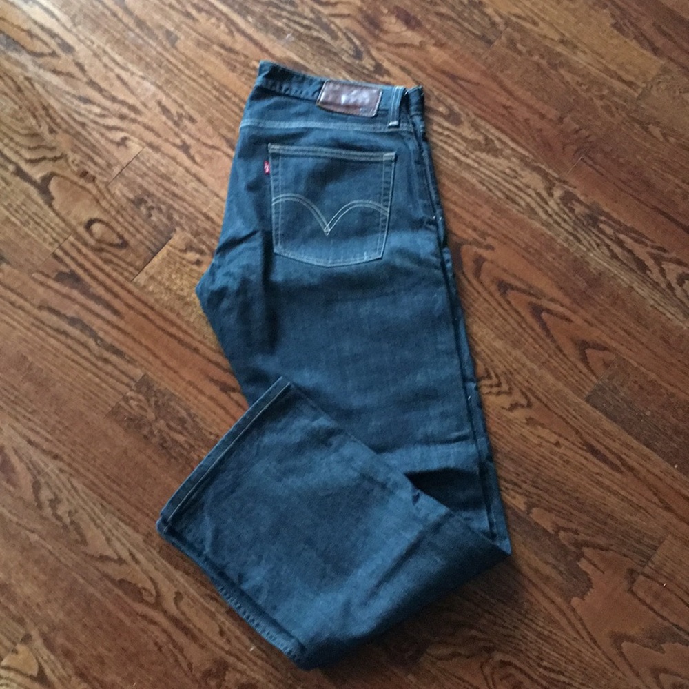 Black Levi’s Jeans